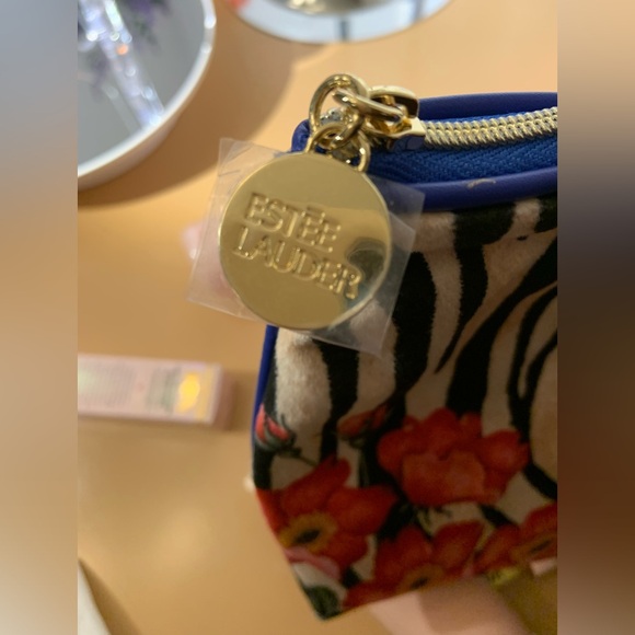 Estée Lauder Bag With Full Size Samples NWT - Picture 3 of 11